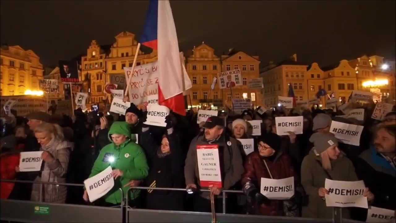 Masowe w protesty w Pradze. Premier Czech przetrwał głosowanie o wotum nieufności dla swojego rządu