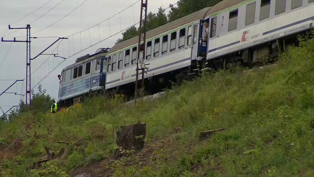 “Było czuć leciutkie szarpnięcie” pasażerowie o wykolejeniu lokomotywy pociągu z Wrocławia do Gdyni