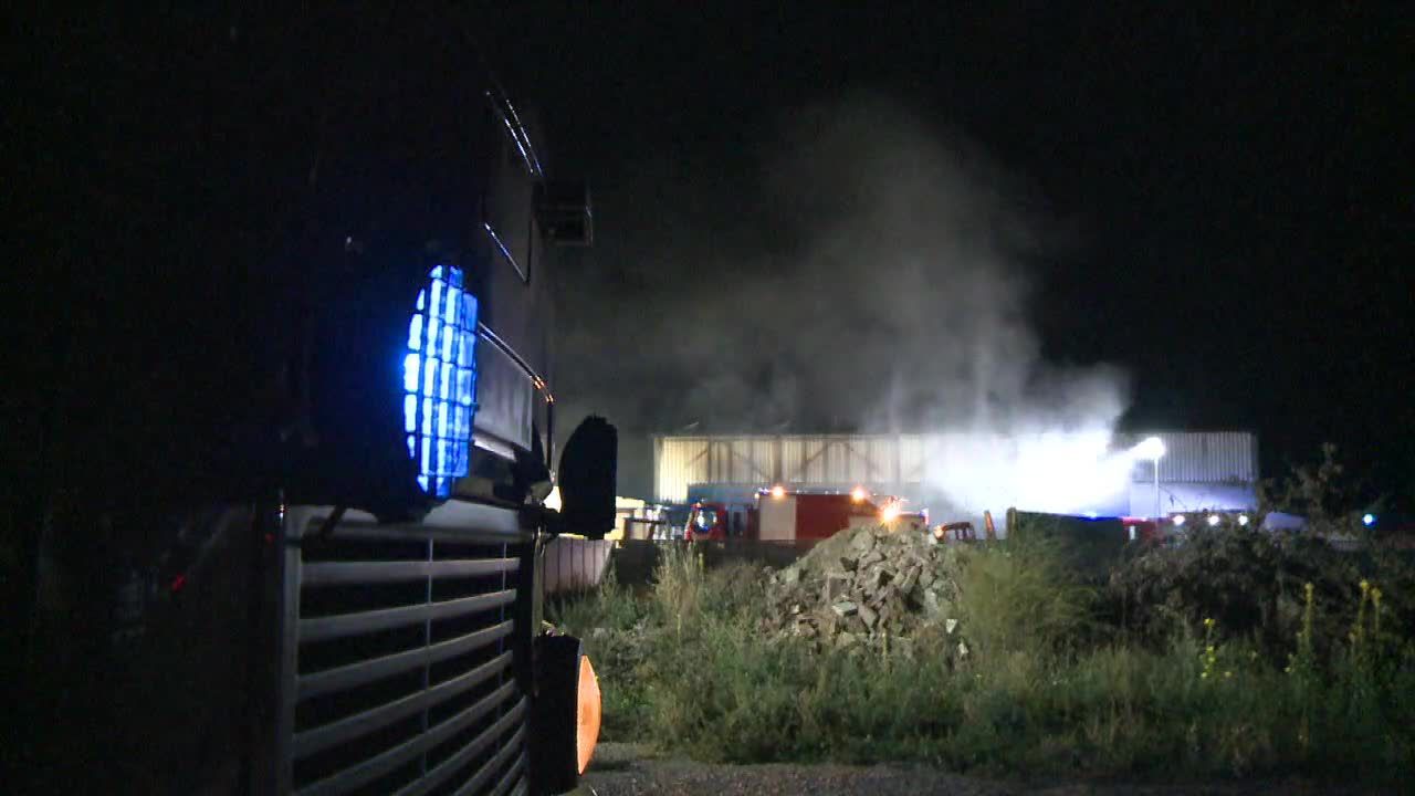 Pożar hali z chemikaliami w Wielkopolsce. W gaszeniu brało udział 29 zastępów straży pożarnej