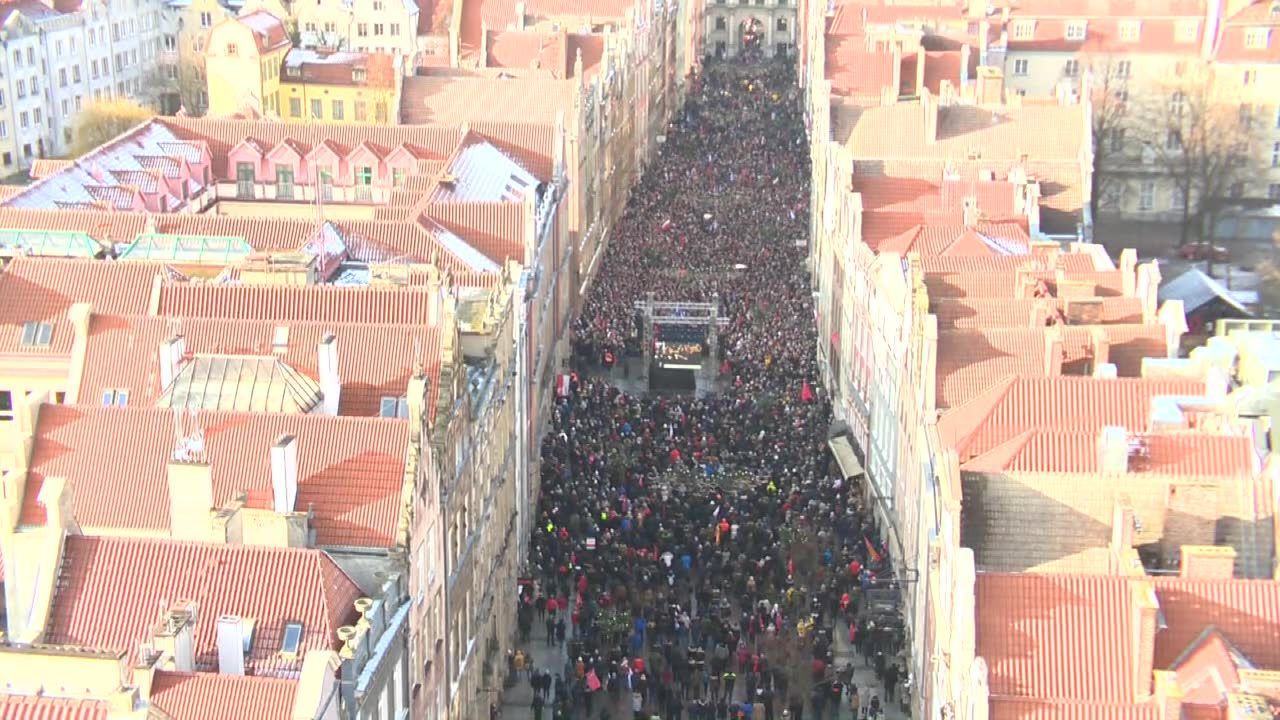 Gdańsk pożegnał swojego prezydenta – 3,5 tysiąca osób w Bazylice, 45 tysięcy na ulicach miasta