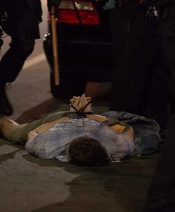 Zamieszki w Saint Louis. Atak na policjantów