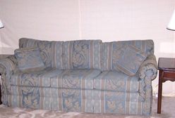 Amerykańska ambasada wyprzedaje meble. Aukcja w sobotę