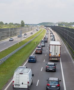 Pożar na A2. Auto stanęło w płomieniach