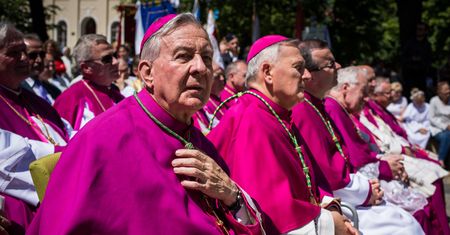 Abp. Paetz ma zostać pochowany w katedrze. Jest list sprzeciwu
