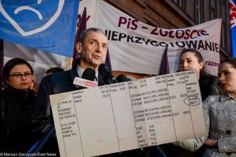 Ile zarabia nauczyciel? W internecie pokazują paski z wypłat