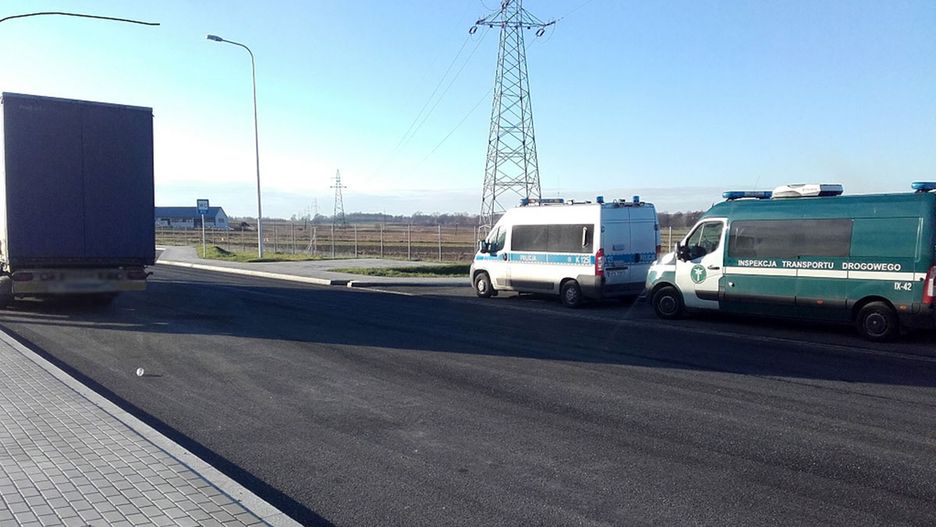 Rosjanin woń alkoholu próbował maskować perfumami.
