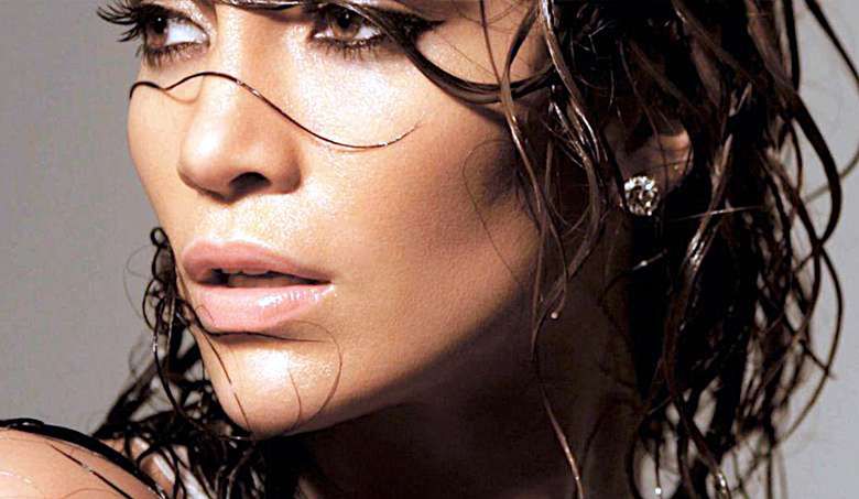 Internet oszalał! Rozpalona Jennifer Lopez wysyła słodkiego buziaczka prosto spod prysznica!