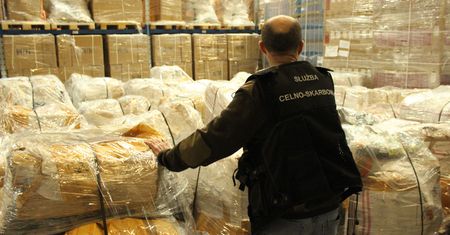 Funkcjonariusze przechwycili podróbki za 50 mln zł