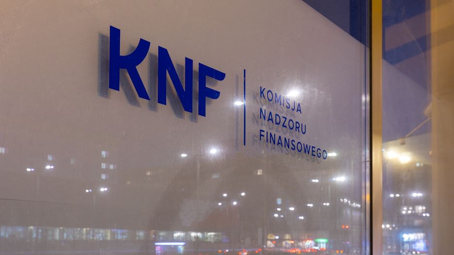 Szkolenie dla urzędników KNF kosztowało 1200 zł za osobę. Integracja miała trwać do 3 w nocy - pisze "Fakt"