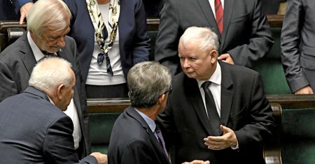 PiS wykreśli jeden przecinek? Niepozorna zmiana może mieć poważne konsekwencje