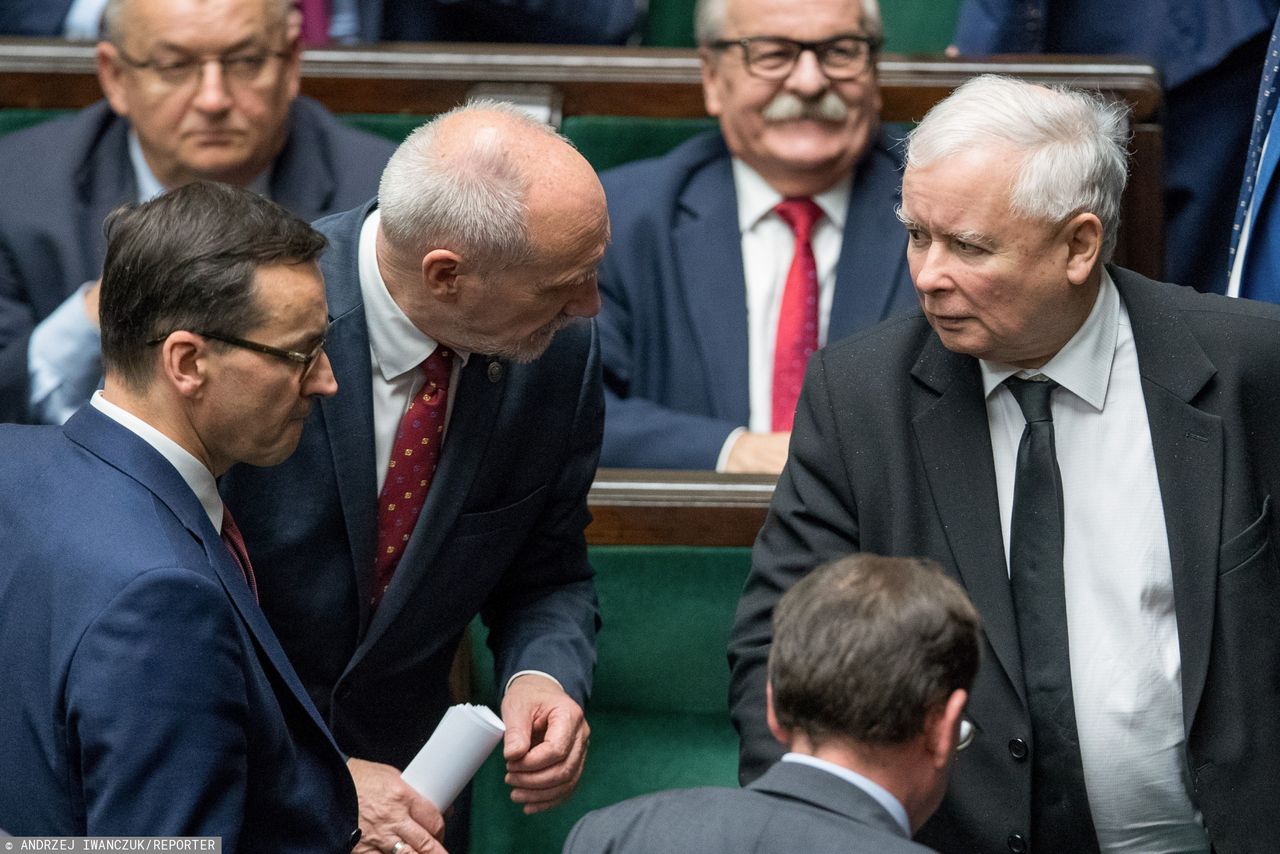 30-krotność limitu składek ZUS. PiS szuka sojuszników, prezes liczy szable