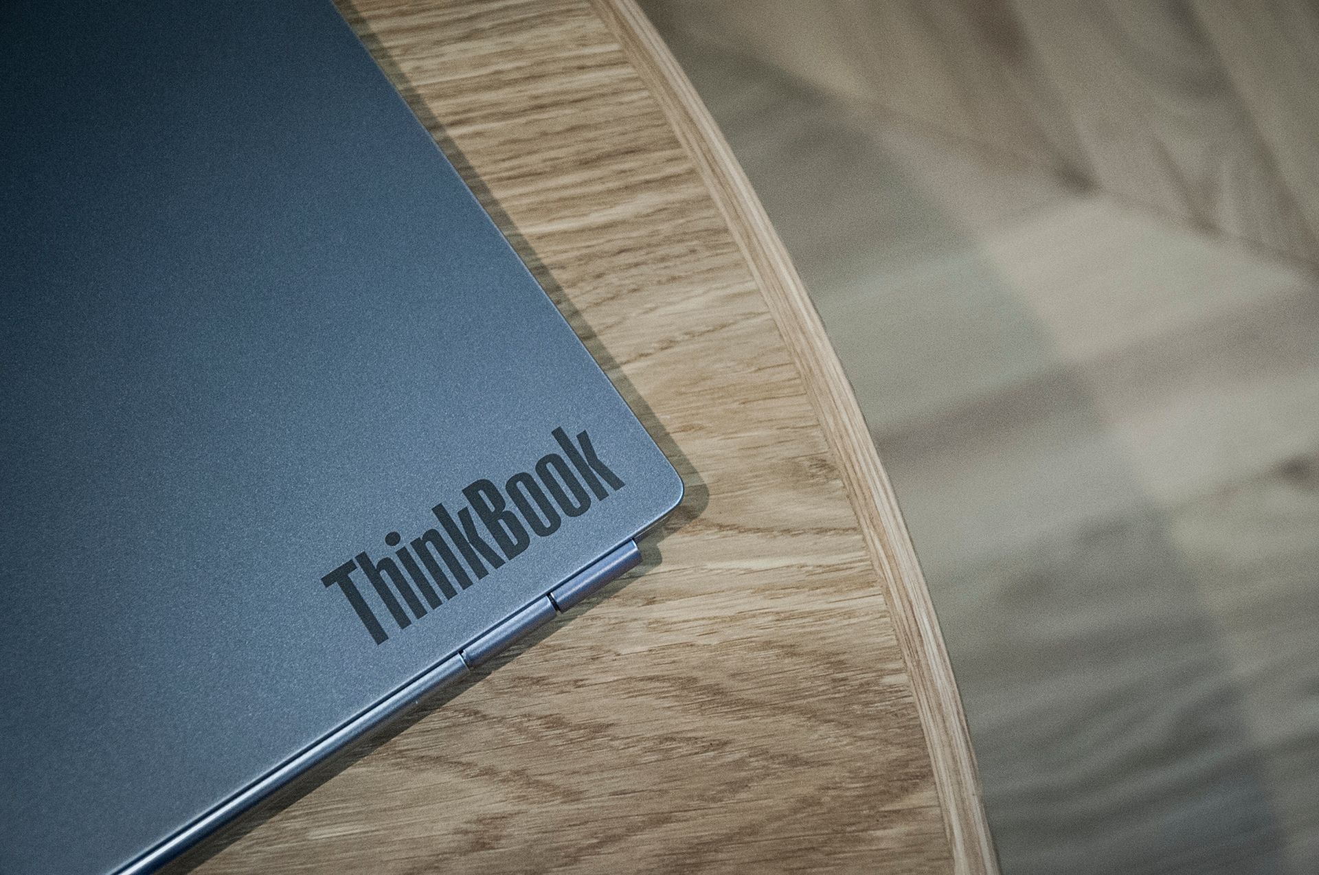Lenovo ThinkBook 13s – laptop na home office 4