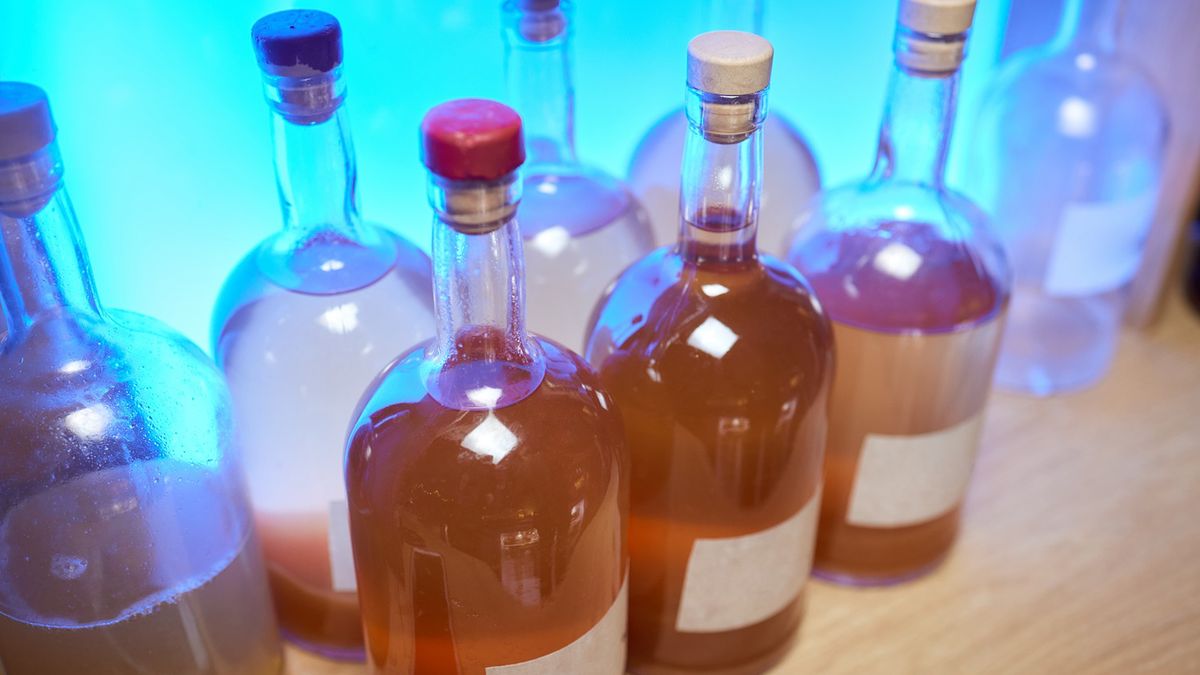 Z liści orzecha włoskiego można przygotować napar, ale i nalewkę