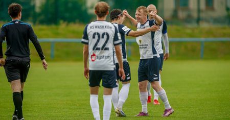 IV liga Bank Spółdzielczy Bielsk Podlaski. Czy Czarni znajdą sposób na defensywę lidera z Wasilkowa?