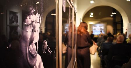 Jazz był, jest i będzie – Wernisaż wystawy fotografii Jacka Mirosława w galerii OKNA