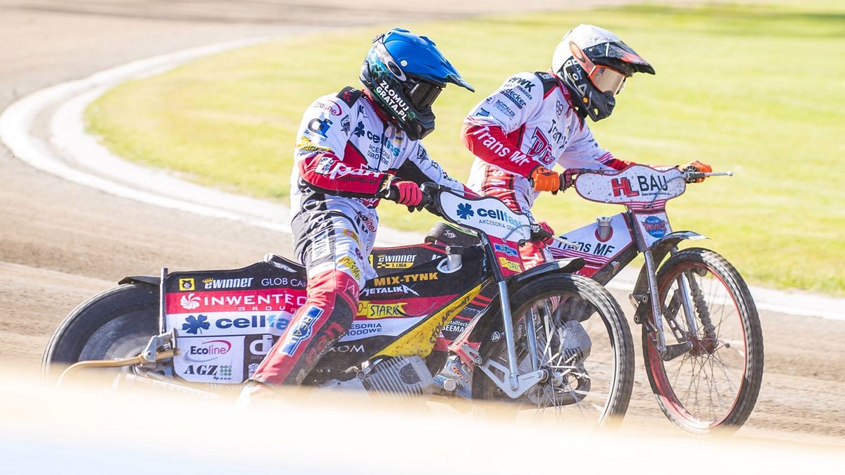 Krzysztof Sadurski (kask niebieski) w walce z Valentinem Grobauerem