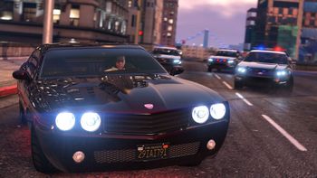 Uciekała przed policją w GTA 5 gdy realny przestępca wjechał jej w dom
