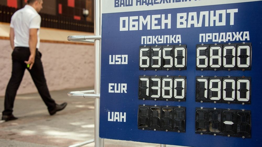 Traci rubel i rosyjska giełda.