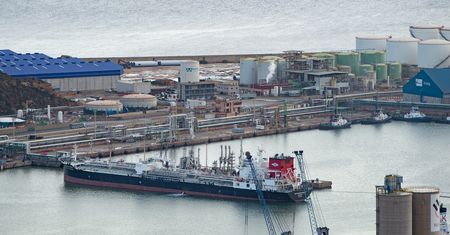 Rosyjski gaz płynie do UE tankowcami. Import LNG wzrósł o 50 proc.