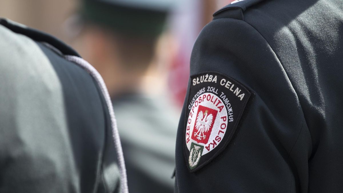 Za handel podrabianym towarem grozi do pięciu lat więzienia - przypomina KAS