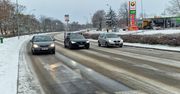 Piotrków Trybunalski:  Sypnęło śniegiem, na niektórych ulicach i chodnikach jest bardzo ślisko