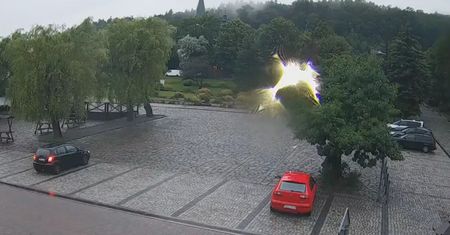 Tajemniczy rozbłysk światła. Mieszkańcy mówią o cudzie. "Objawił się anioł"