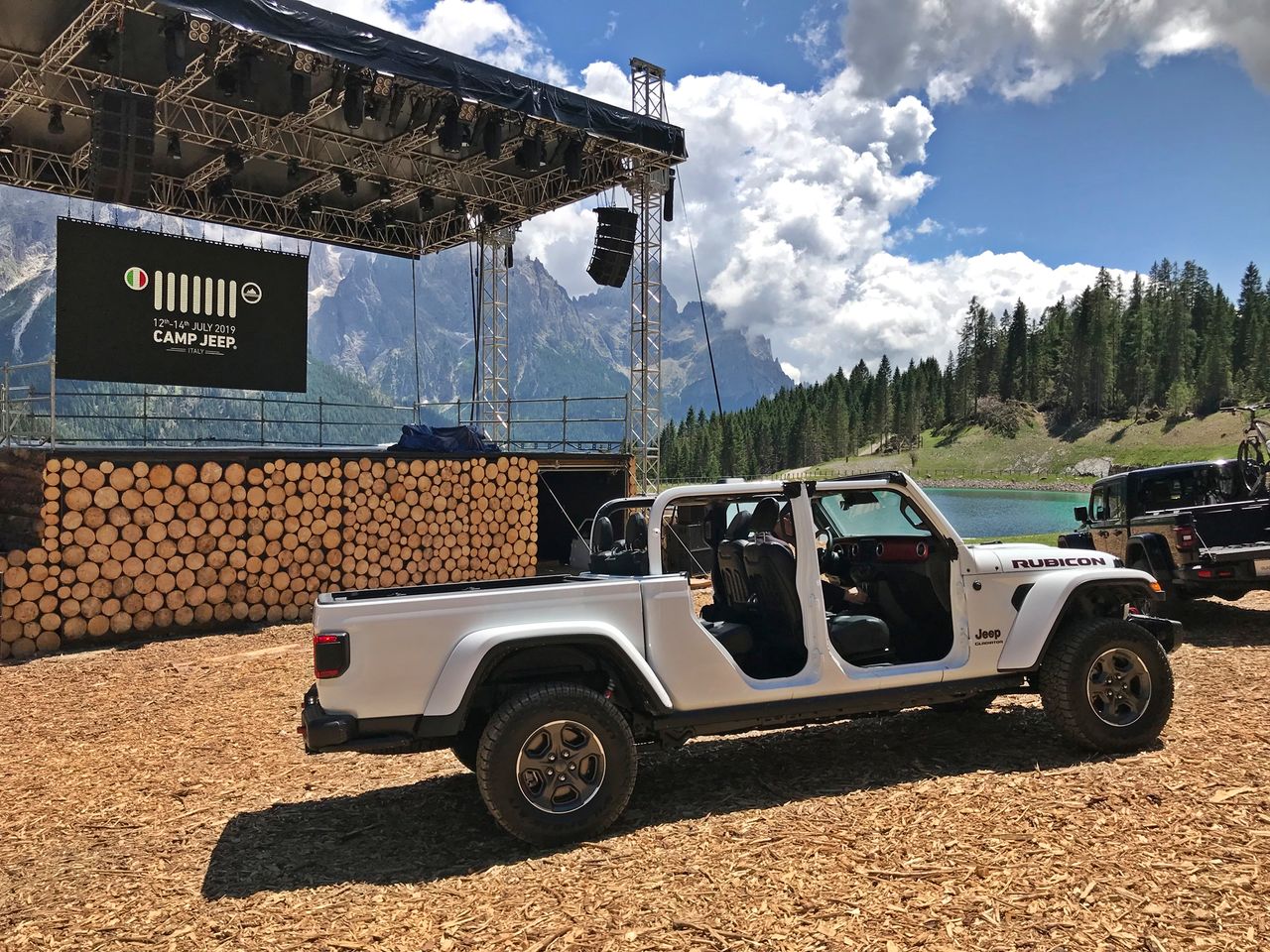 Jeep Gladiator zadebiutował w Europie tuż przed imprezą Camp Jeep. Jej uczestnicy zobaczą go jako pierwsi.