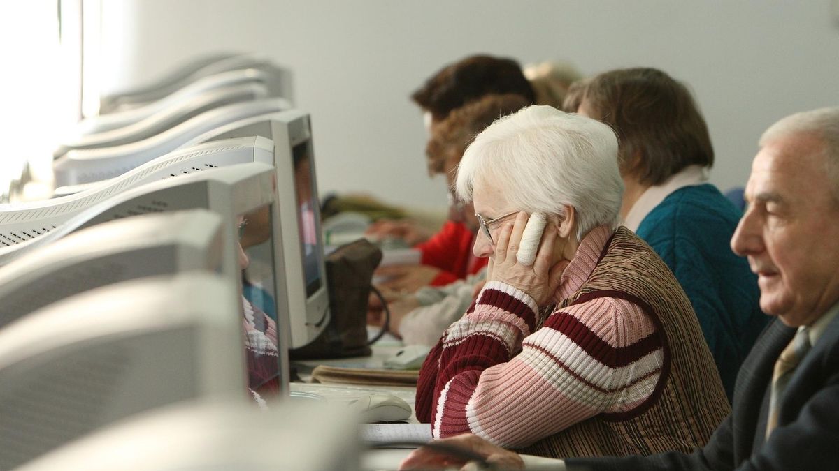 Wojna o emerytów i rencistów przybiera na sile tuż przed wyborami. Każda partia ma ofertę dla seniorów