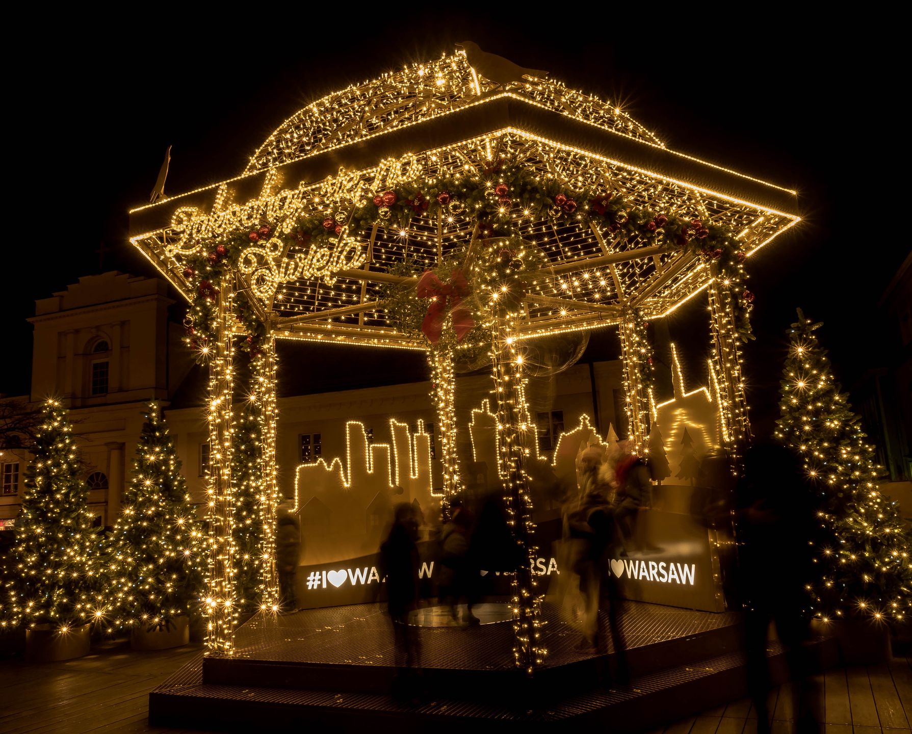 Świąteczna iluminacja w Warszawie gotowa. Miasto zdecydowało się na powrót do przeszłości