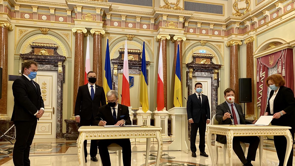 Przedstawiciele PGNiG podpisali umowę z ukraińską stroną.