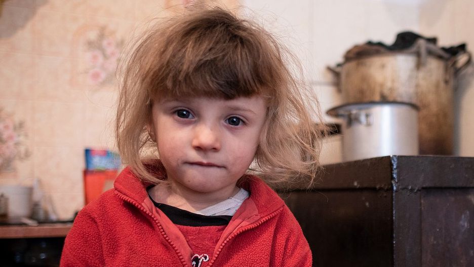 W wyniku ataku wojsk rosyjskich wiele ukraińskich dzieci po raz drugi straciły dom