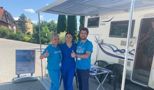 Lekarka przerobiła swój kamper na mobilny punkt szczepień przeciw COVID-19. Nietypowy objazd po Małopolsce