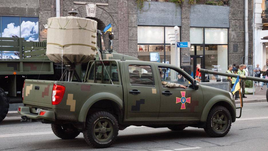 Radar artyleryjski AN/TPQ-48 na samochodzie Bogdan-2351