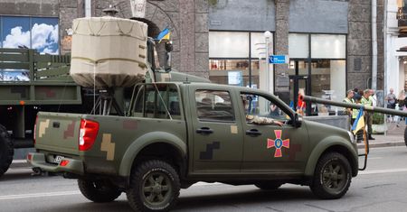 Radar artyleryjski AN/TPQ-48. Pokazuje Ukraińcom miejsca, z których strzelają Rosjanie