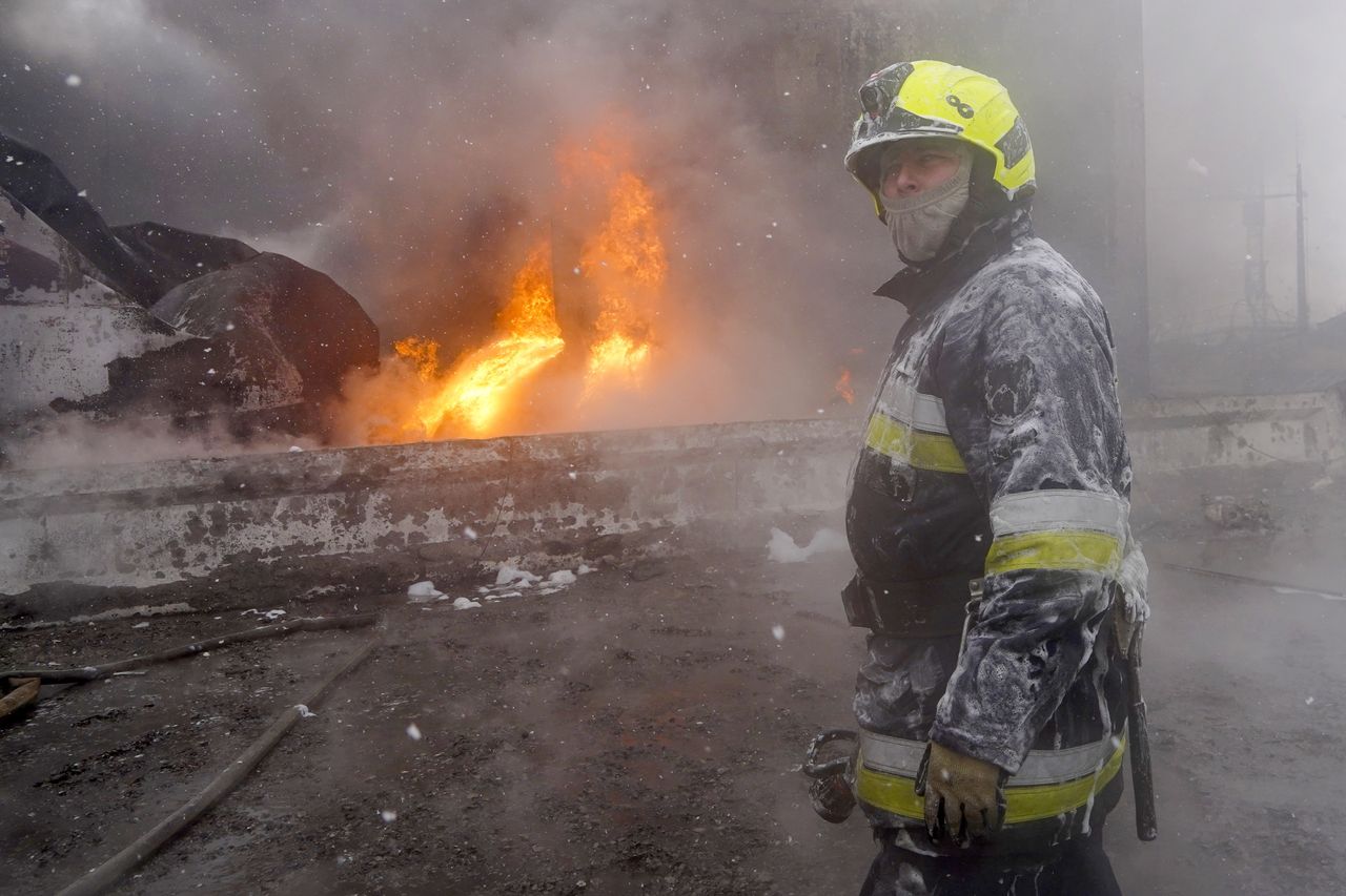 The fire brigade in Ukraine cannot keep up with extinguishing fires.