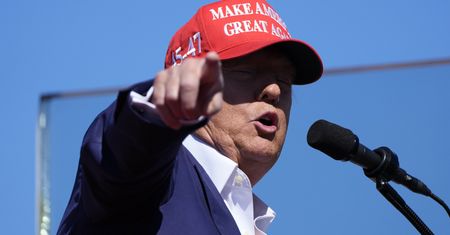 Trump ostrzega inne państwa: nałożę 100-procentowe cła