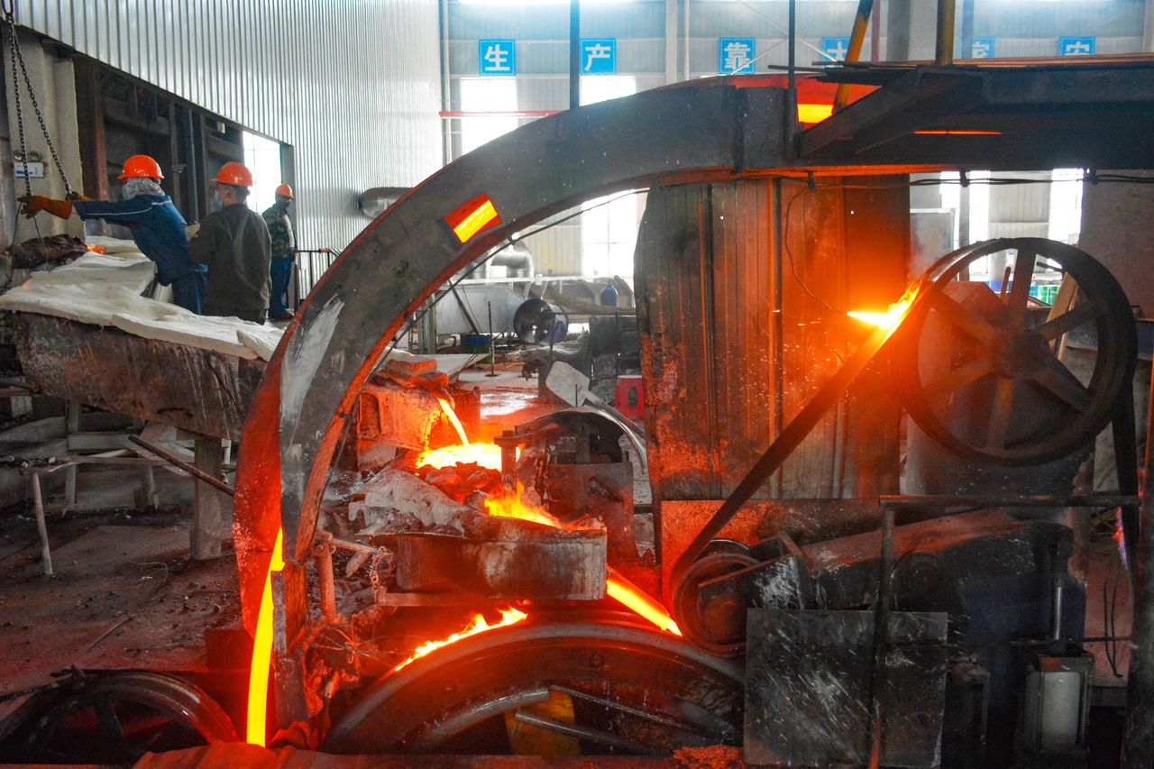 Chińskie huty zmuszone przygasić ogień. W kraju zaczyna brakować rudy miedzi