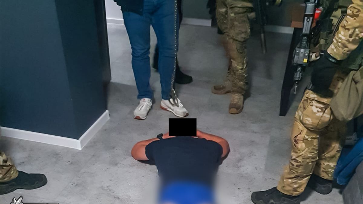 "Pcheła" chciał uciec przed sprawiedliwością, ale wpadł w ręce CBŚP