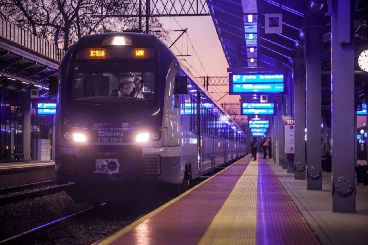 Czego nie wolno robić w pociągach PKP Intercity? Lista zakazów i kar dla pasażerów