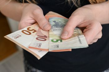 Praca na saksach już Polaków tak nie kusi. Oto ile mogą zarobić