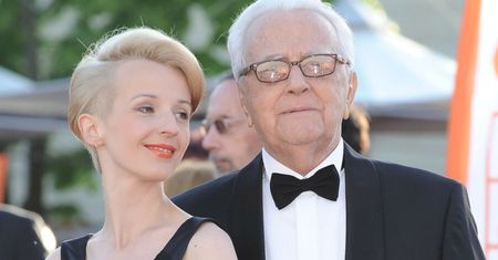 Po śmierci zostawił młodszą o 60 lat żonę z niczym. Jak dziś wygląda życie wdowy po Andrzeju Łapickim?
