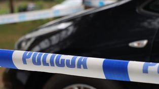 Nietrzeźwy kierowca z zakazem prowadzenia zatrzymany przez policję. Pasażer był poszukiwany i miał narkotyki!