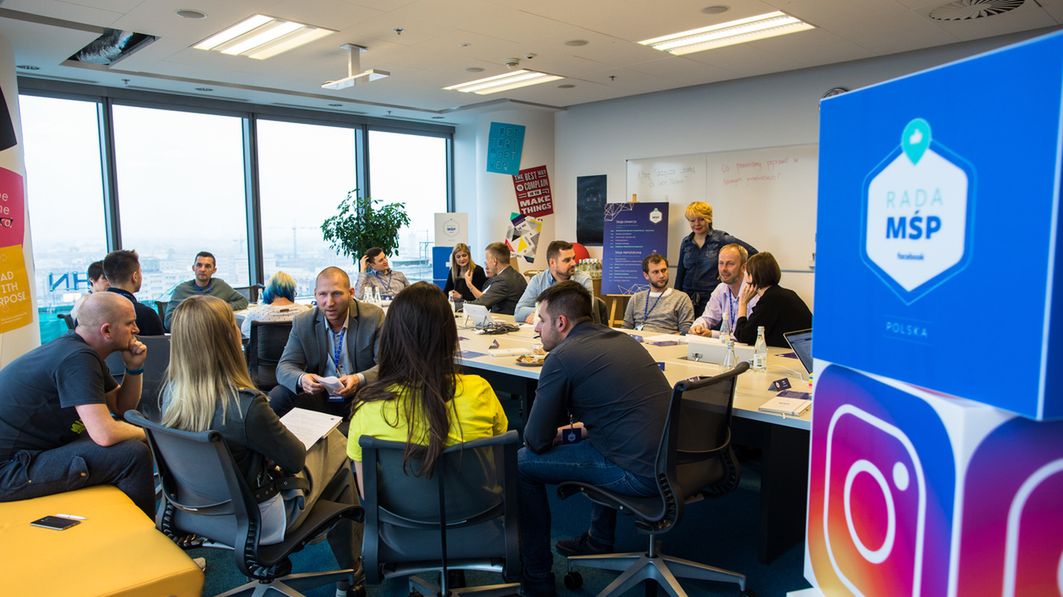 Producent mebli, twórcy chust dla młodych rodziców, właściciele restauracji i firma organizująca kursy krawieckie będą doradzać Facebookowi