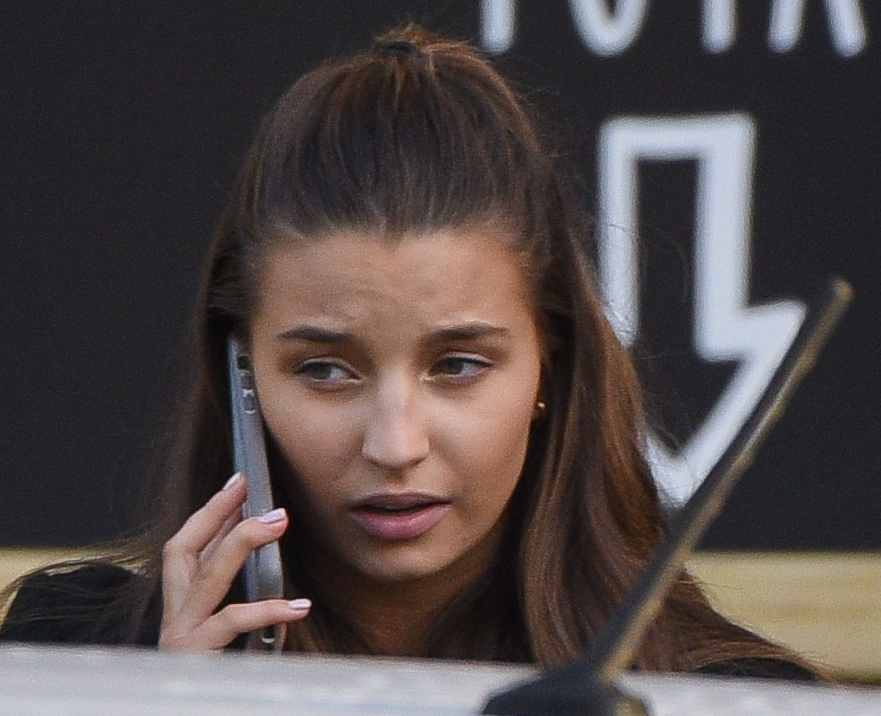 Julia Wieniawa bez maseczki