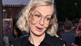 Edyta Pazura pozuje topless nad rzeką, okrywając się jedynie ręcznikiem