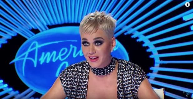Katy Perry pocałowała uczestnika "Idola". Internauci: "To molestowanie seksualne"
