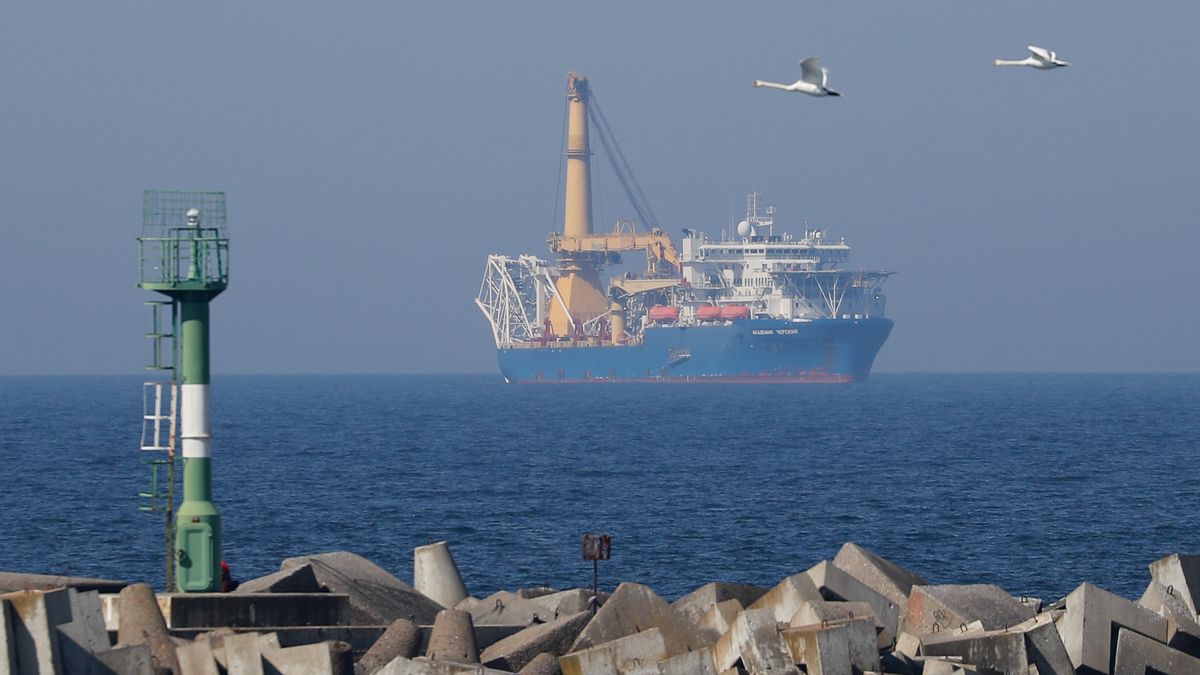KALININGRAD, RUSSIA - MAY 4, 2020: The Akademic Chersky pipe layer is seen in the Gulf of Gdansk in the Baltic Sea. The pipelay vessel has arrived in the Baltic Sea from Nakhodka. According to Russia's energy minister Novak, Akademik Chersky could be involved in the construciton of the Nord Stream 2 pipeline. Vitaly Nevar/TASS (Photo by Vitaly Nevar\TASS via Getty Images)