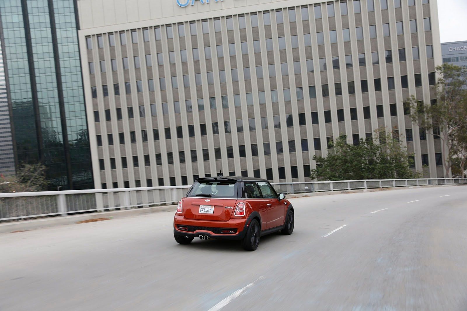 Galeria Mini jako celebracja sprzedaży półmilionowego egzemplarza w USA 108