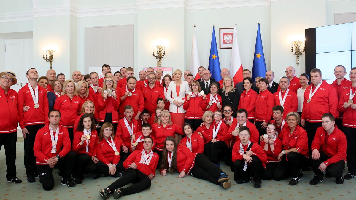 PAP / Leszek Szymański / Agata Kornhauser-Duda podczas spotkania z członkami polskiej reprezentacji Światowych Zimowych Igrzysk Olimpiad Specjalnych,