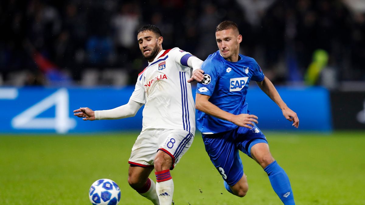 Nabil Fekir (z lewej) i Pavel Kaderabek (z prawej)